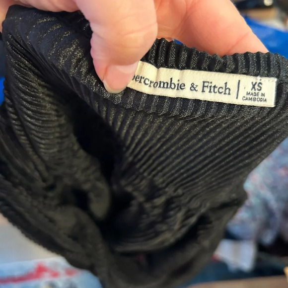 ABERCROMBIE & FITCH BLACK PLEATED WRAP TOP - Picture 3 of 5